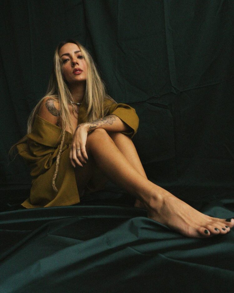 Maria del Pilar Feet