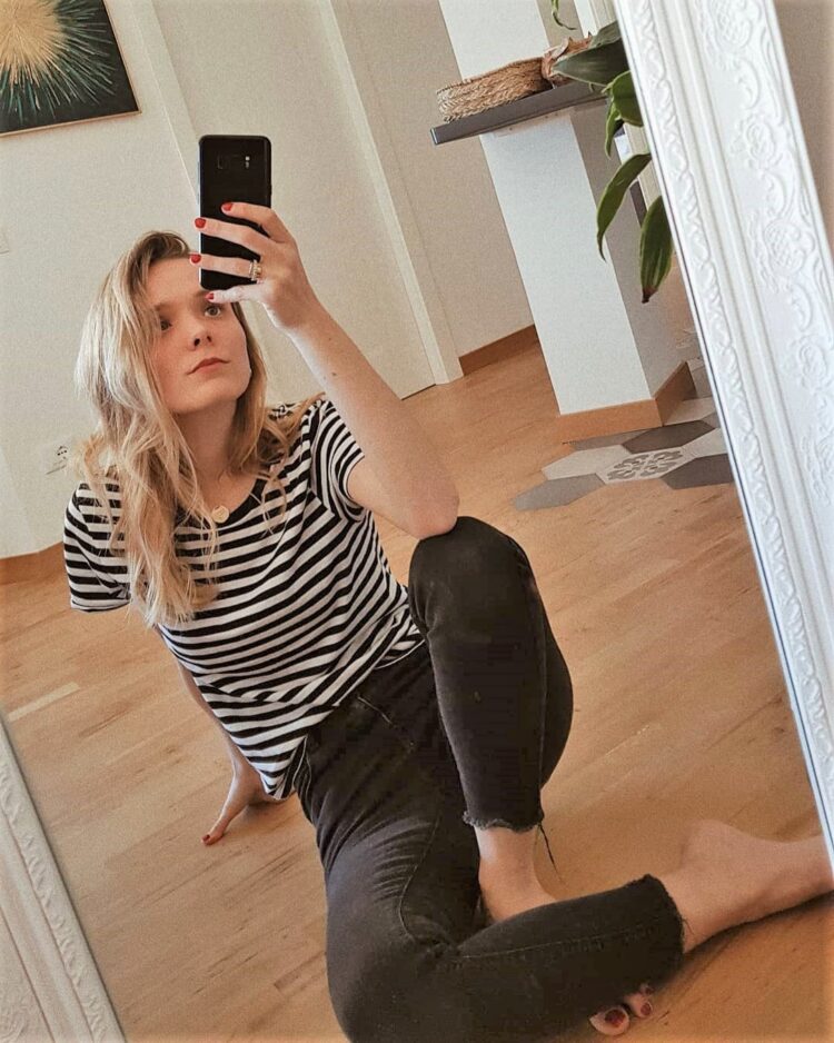 maria luisa de crescenzo feet 1