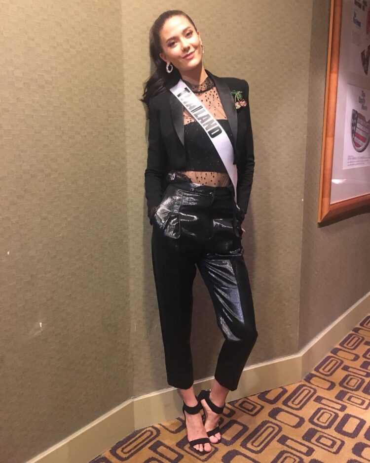 maria poonlertlarp feet 3