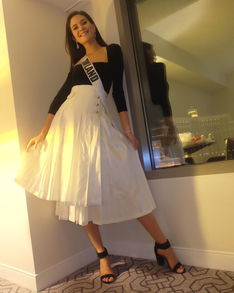 maria poonlertlarp feet 4