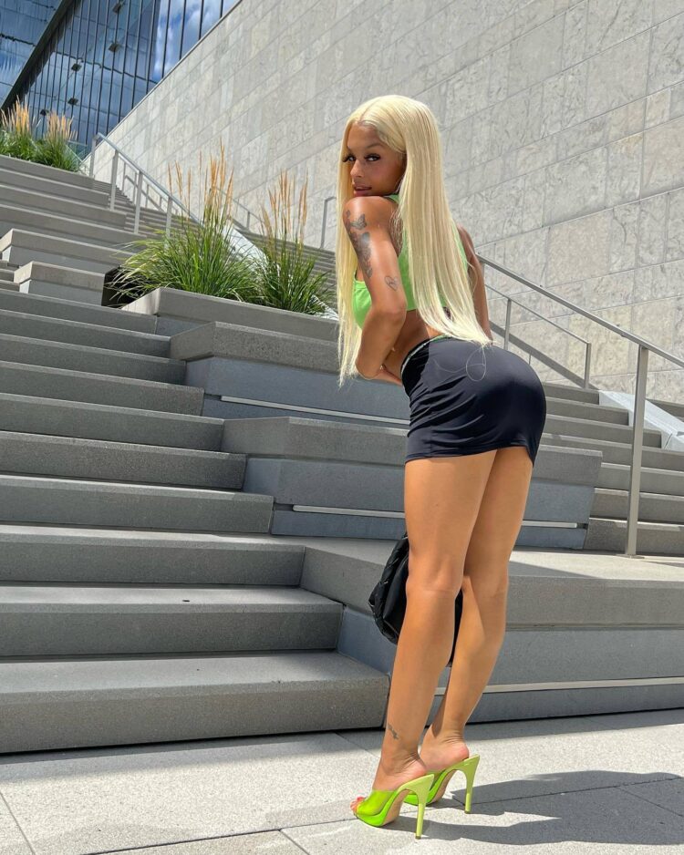 mariah russell feet 3