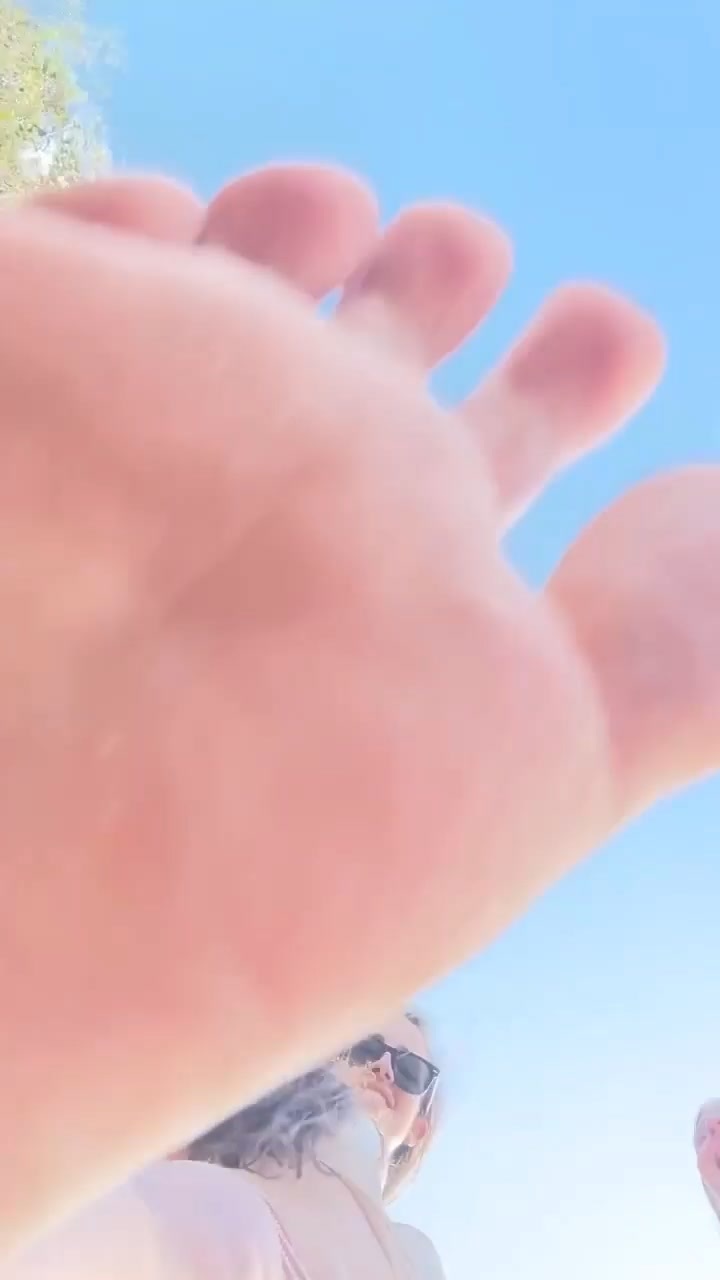 mariana louise feet 6