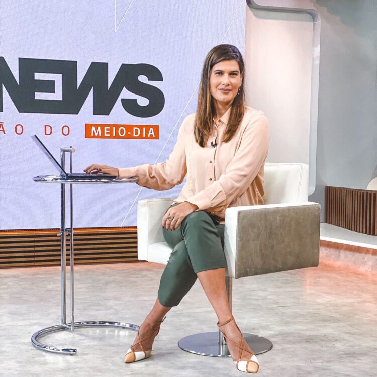 mariana queiroz feet 1