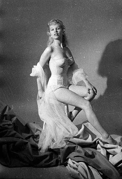 marianna moore feet 4