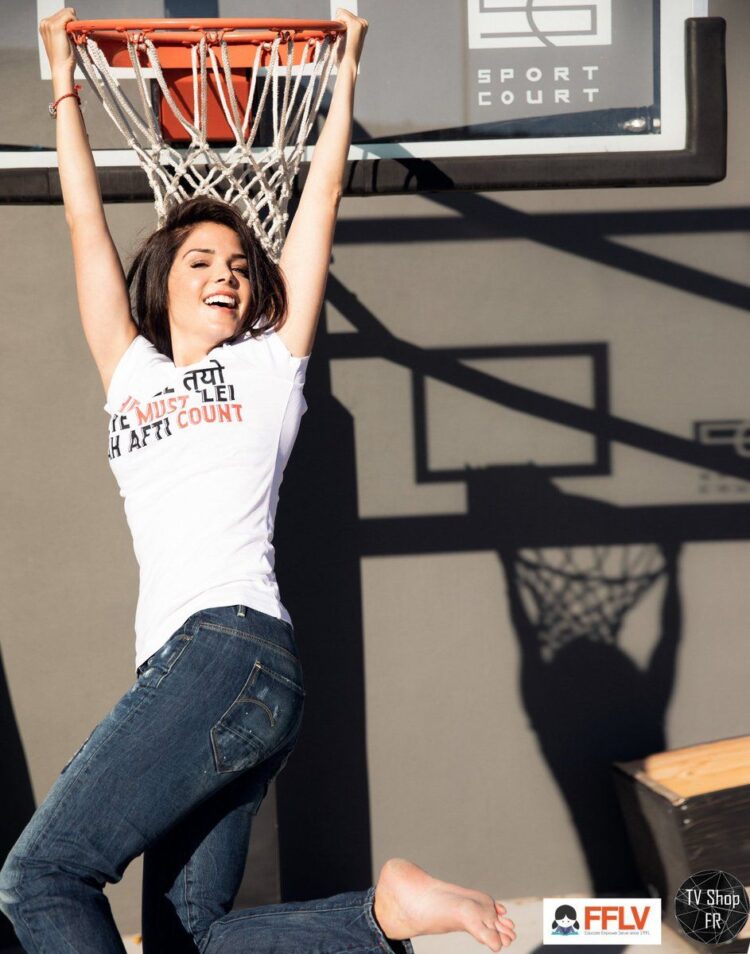 marie avgeropoulos feet 1