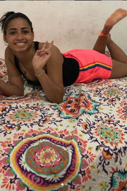 mariely santos feet 3