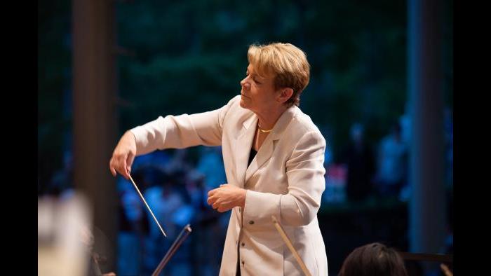 marin alsop feet 6