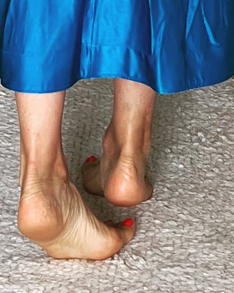mariska hargitay feet 3