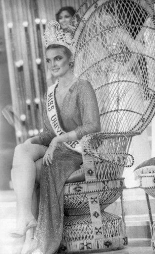 maritza sayalero feet 4