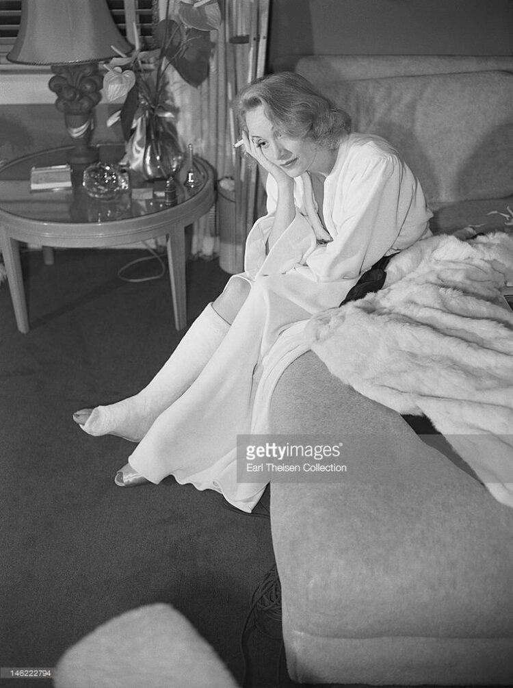 marlene dietrich feet 6