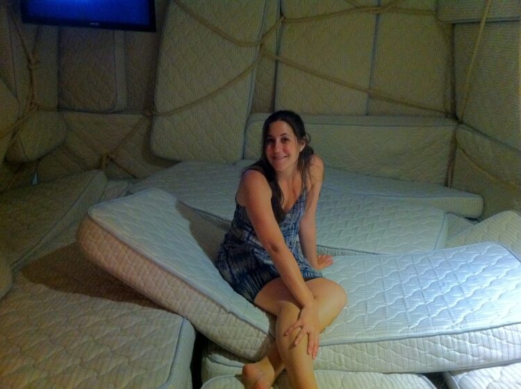 marta minujin feet 2 scaled