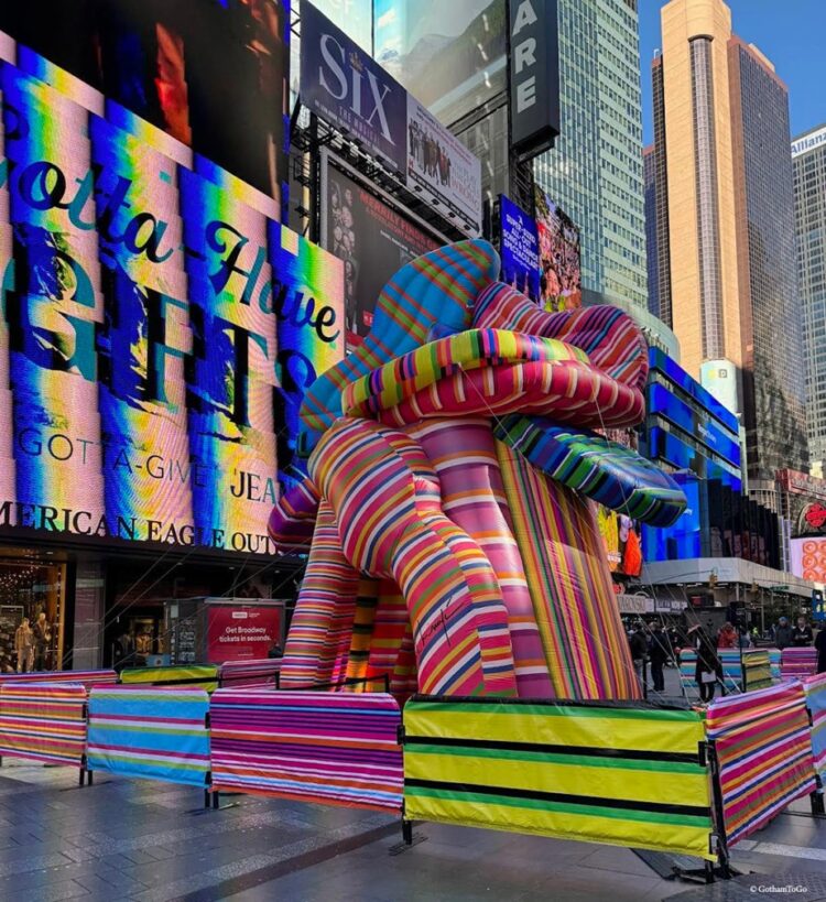 marta minujin feet 5