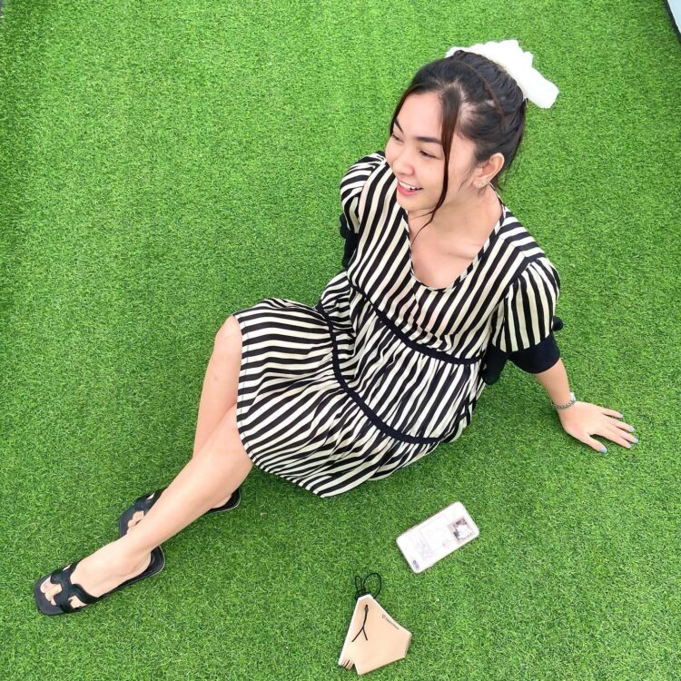 mary apostol feet 1