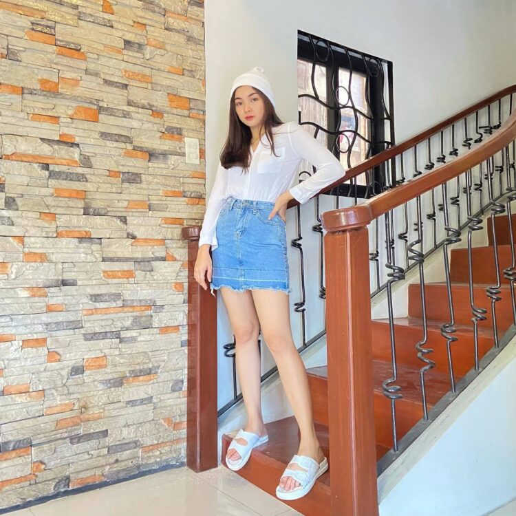 mary apostol feet 3