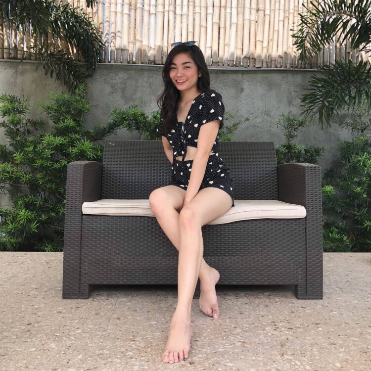 mary apostol feet