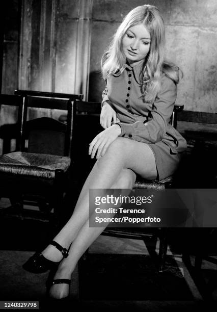 mary hopkin feet 6