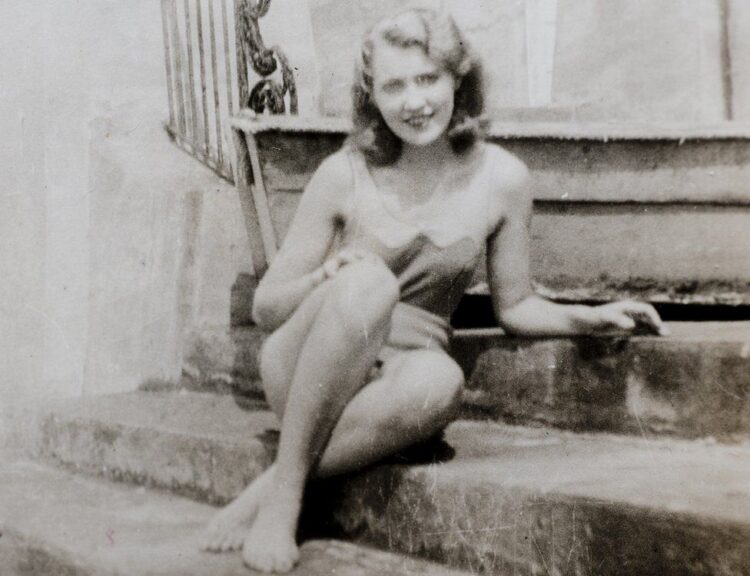 mary macleod feet 1