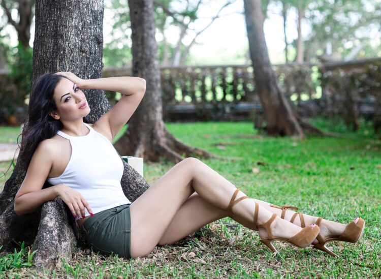 maryam zakaria feet 5