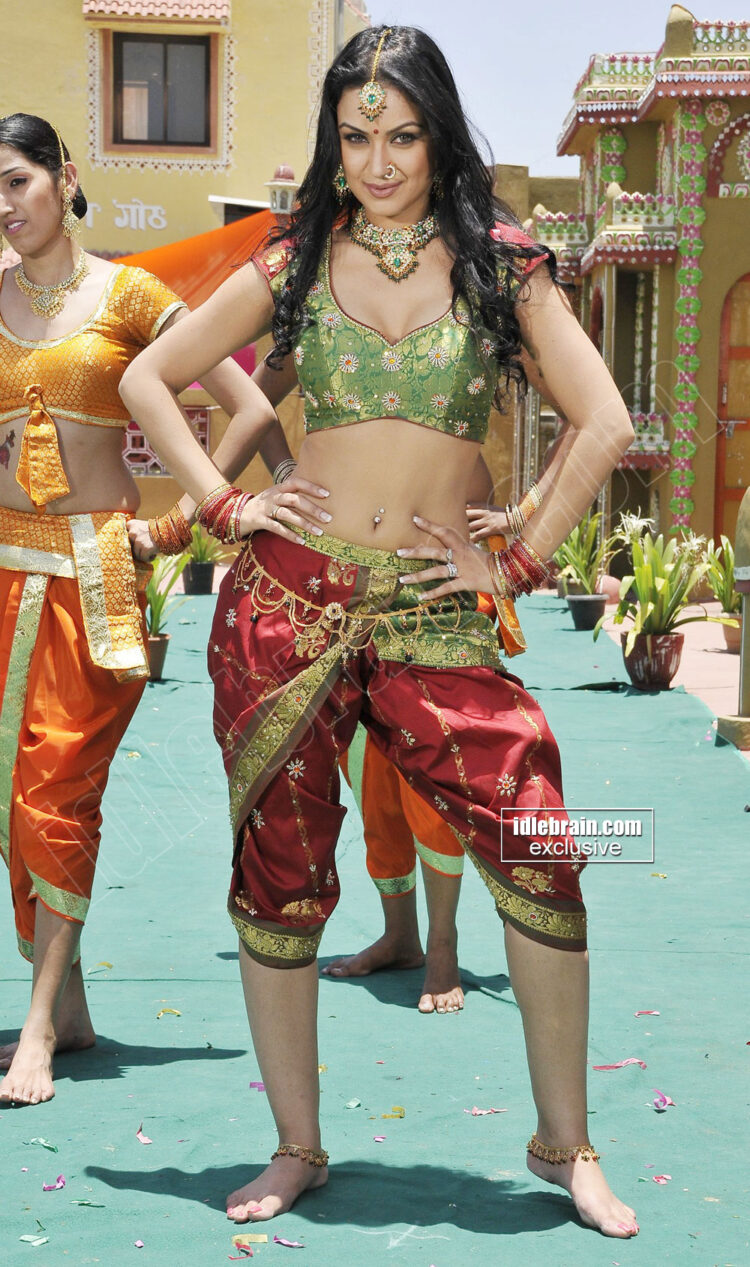 maryam zakaria feet 6