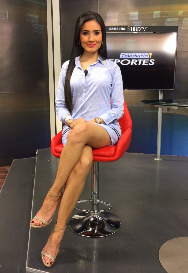 massiel carrillo feet 4