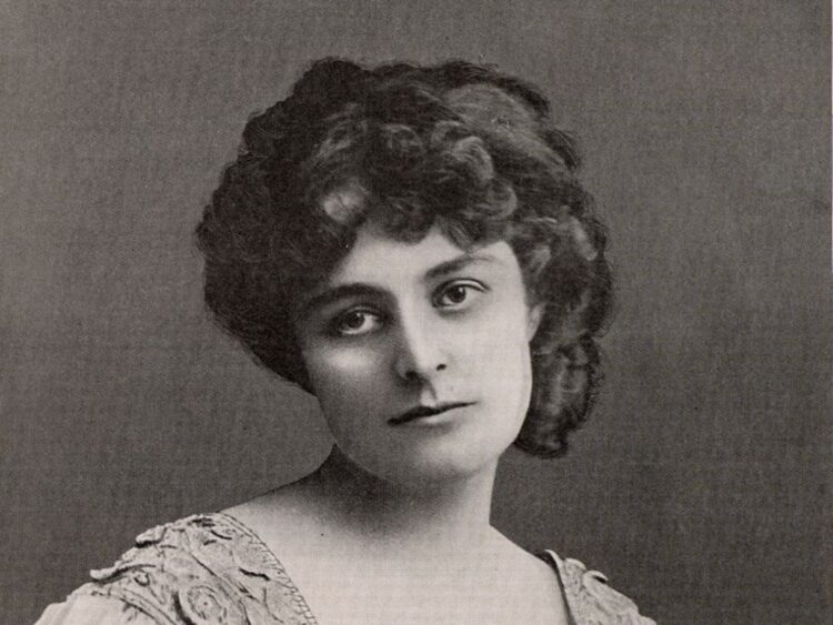 maud gonne feet 1