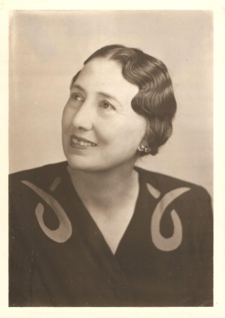 maud hart lovelace feet 6