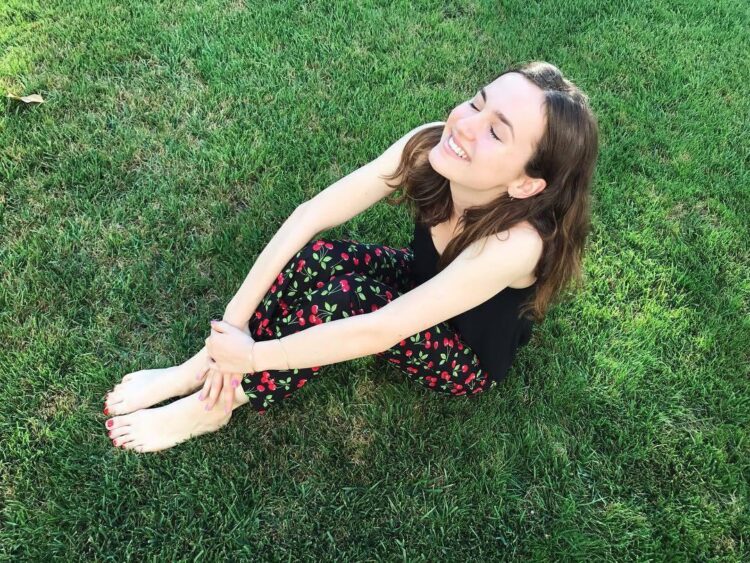 maude apatow feet