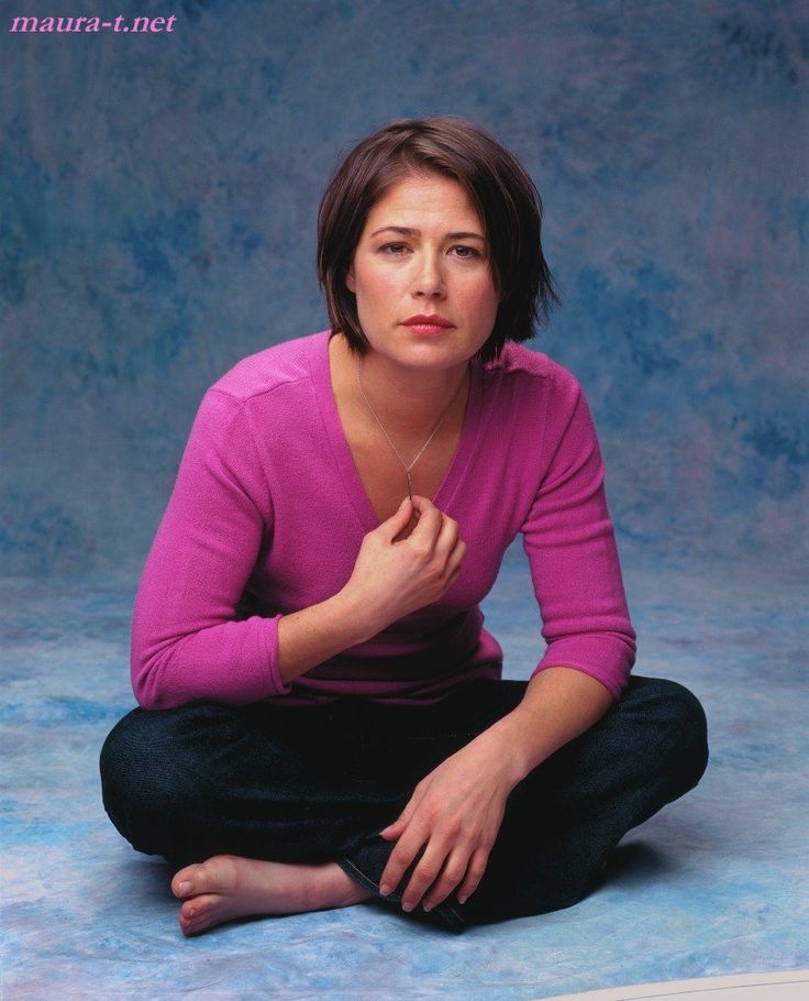 maura tierney feet 2