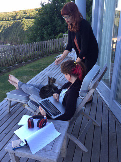 maureen johnson feet 1