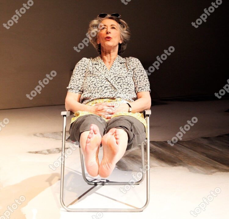 maureen lipman feet 1