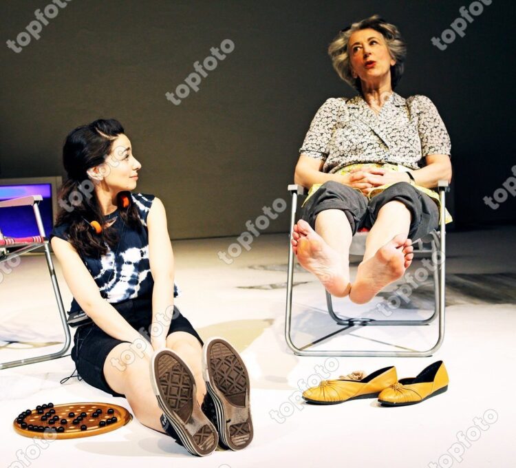maureen lipman feet 2