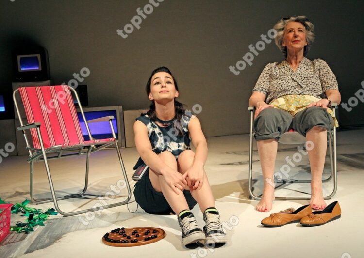 maureen lipman feet 3