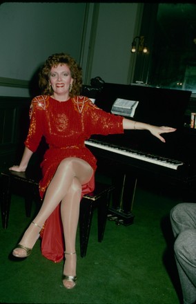 maureen mcgovern feet 4