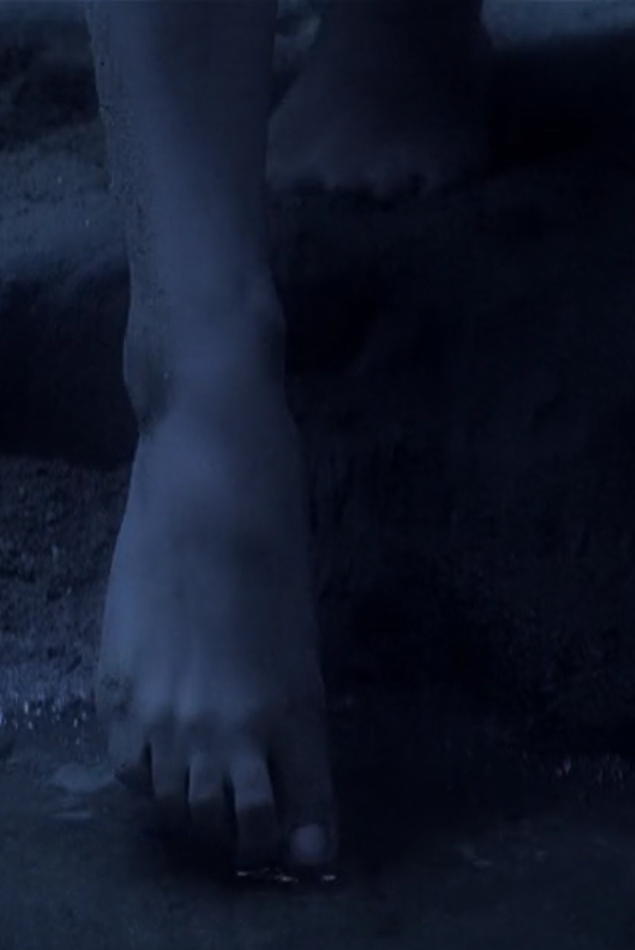 mavie horbiger feet 2