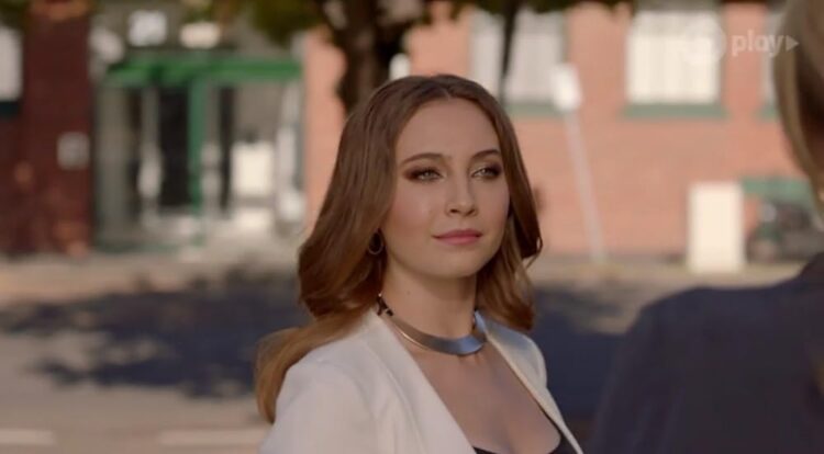 mavournee hazel feet 6