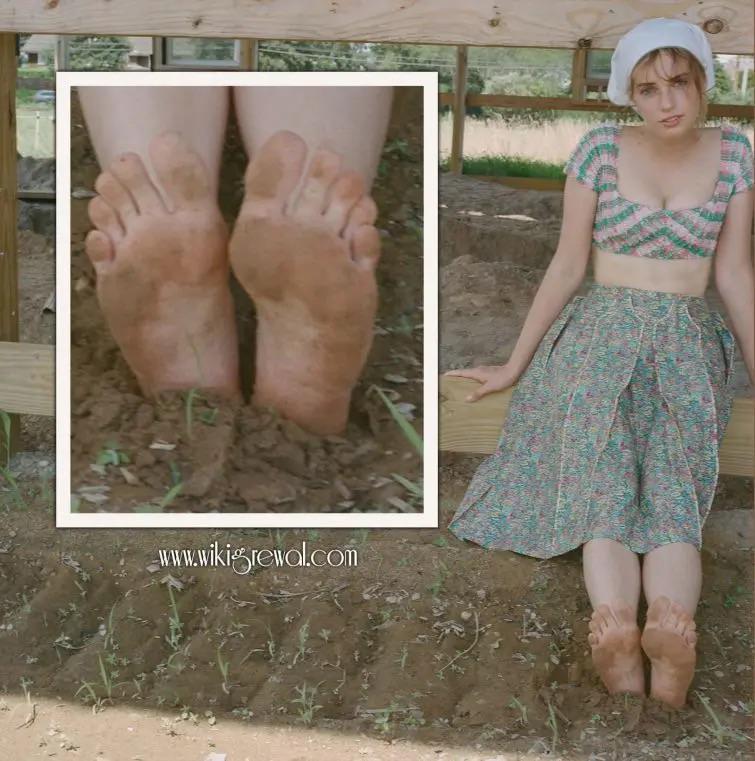 maya hawke feet 6