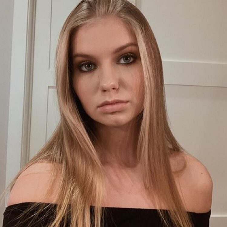 maya laurinaitis feet 5