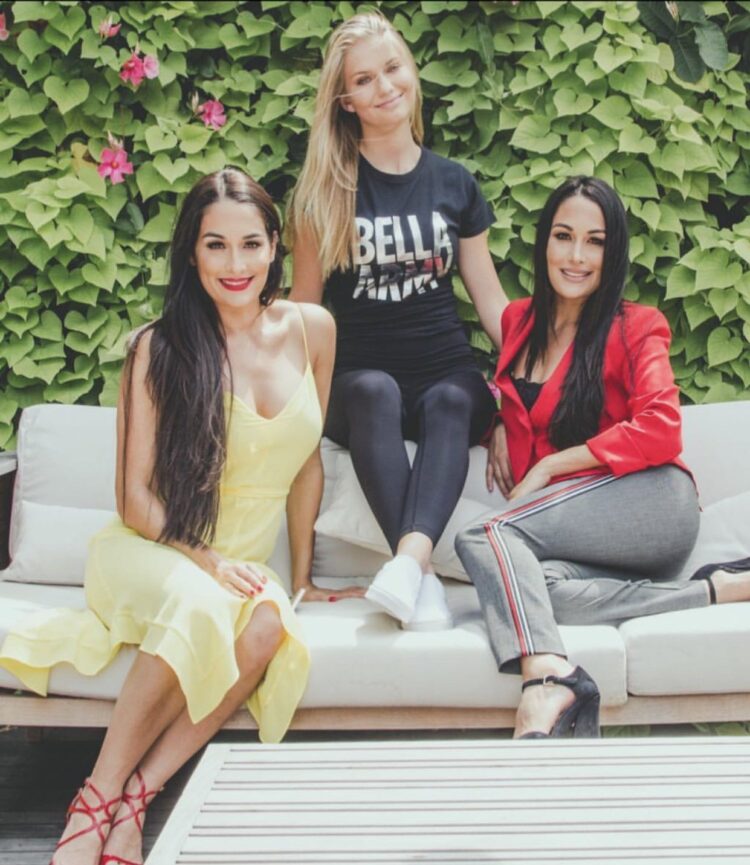 maya laurinaitis feet