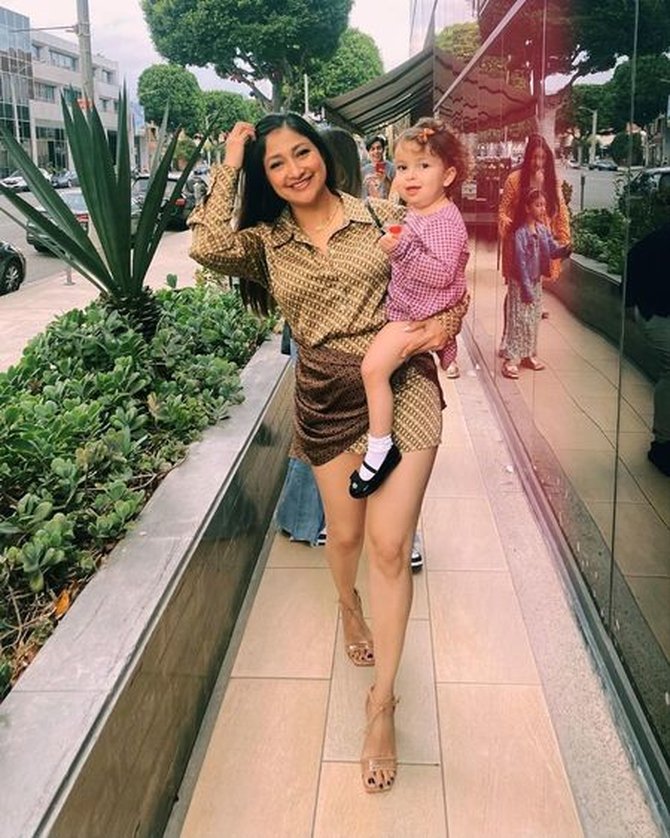 medina zein azhari feet 1