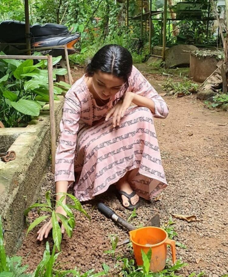 meenakshi anoop feet 4