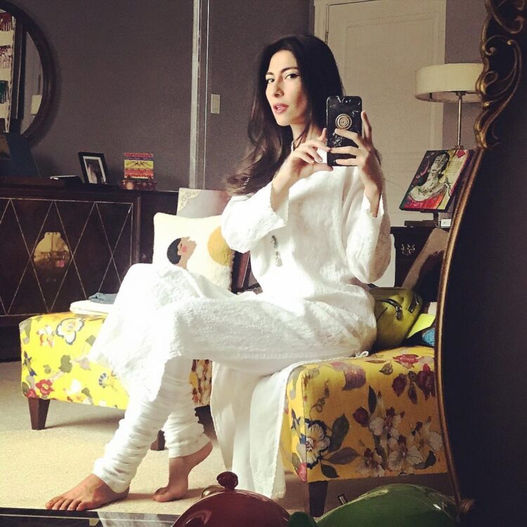 meesha shafi feet 2