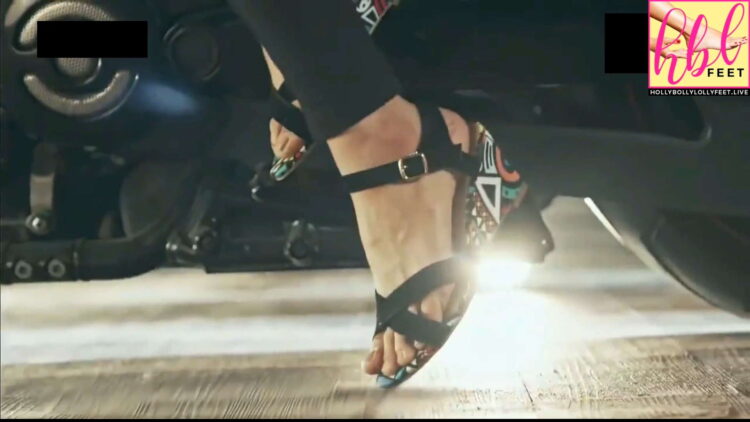 meesha shafi feet 4