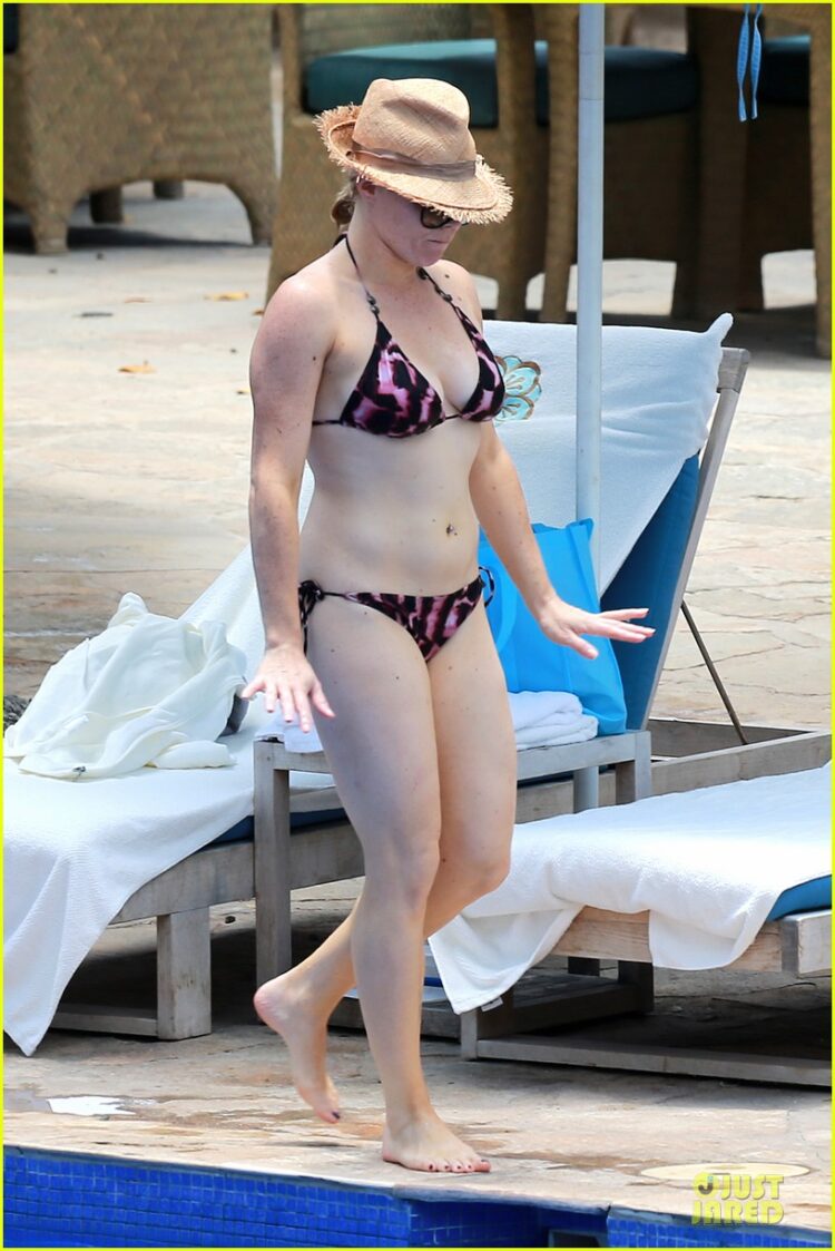 megan hilty feet 5