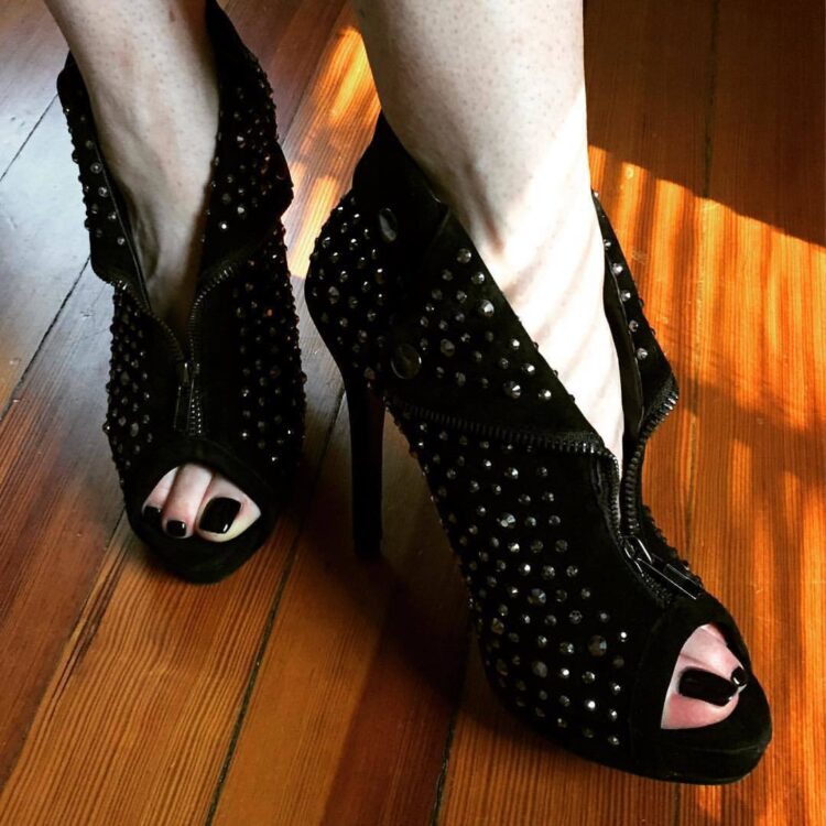 megan jean morris feet 1