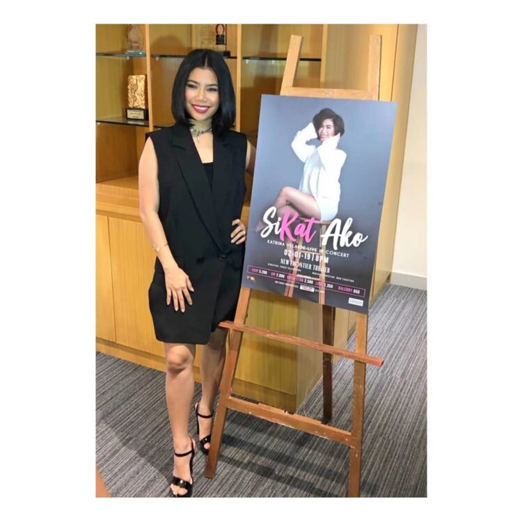 meggie velardee feet 1