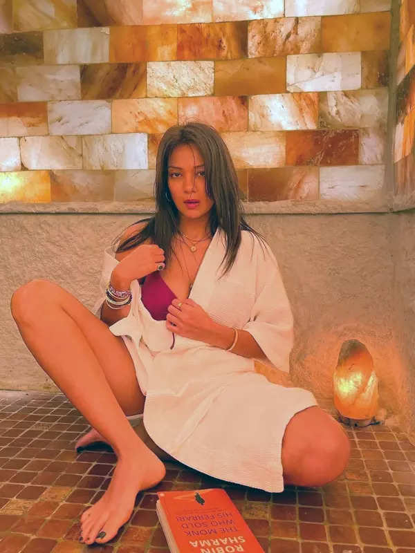 megha gupta feet 6