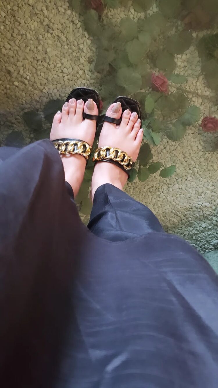 meher bokhari feet 5