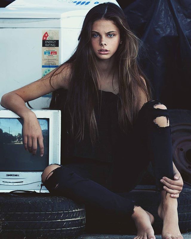 meika woollard feet 5