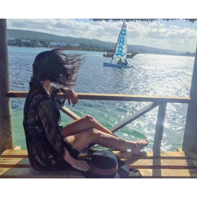 melanie bromley feet 5