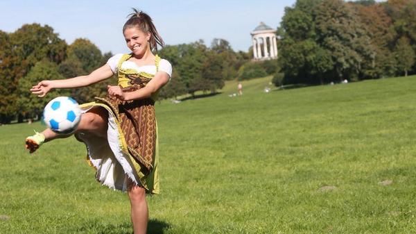 melanie leupolz feet 5